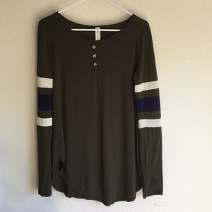 Green long sleeve tee